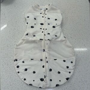 HAPPIEST BABY SLEEPEA 5-SECOND BABY SWADDLE SLEEPSACK IVORY PLANETS SIZE SMALL